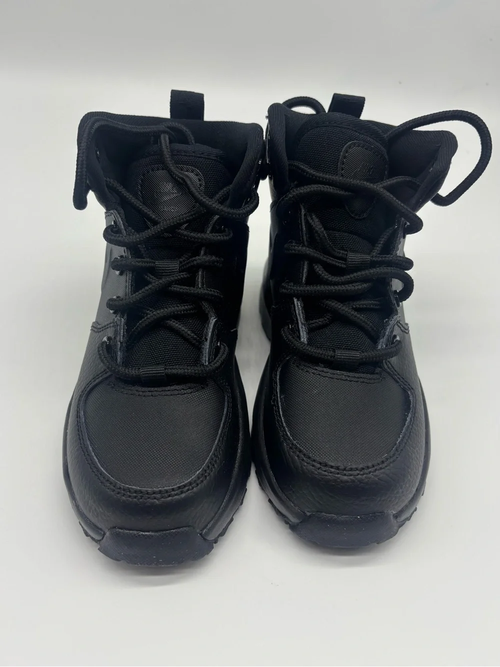 NWT Nike Manoa Kids Black High-Top Boots with Lace-Up Support